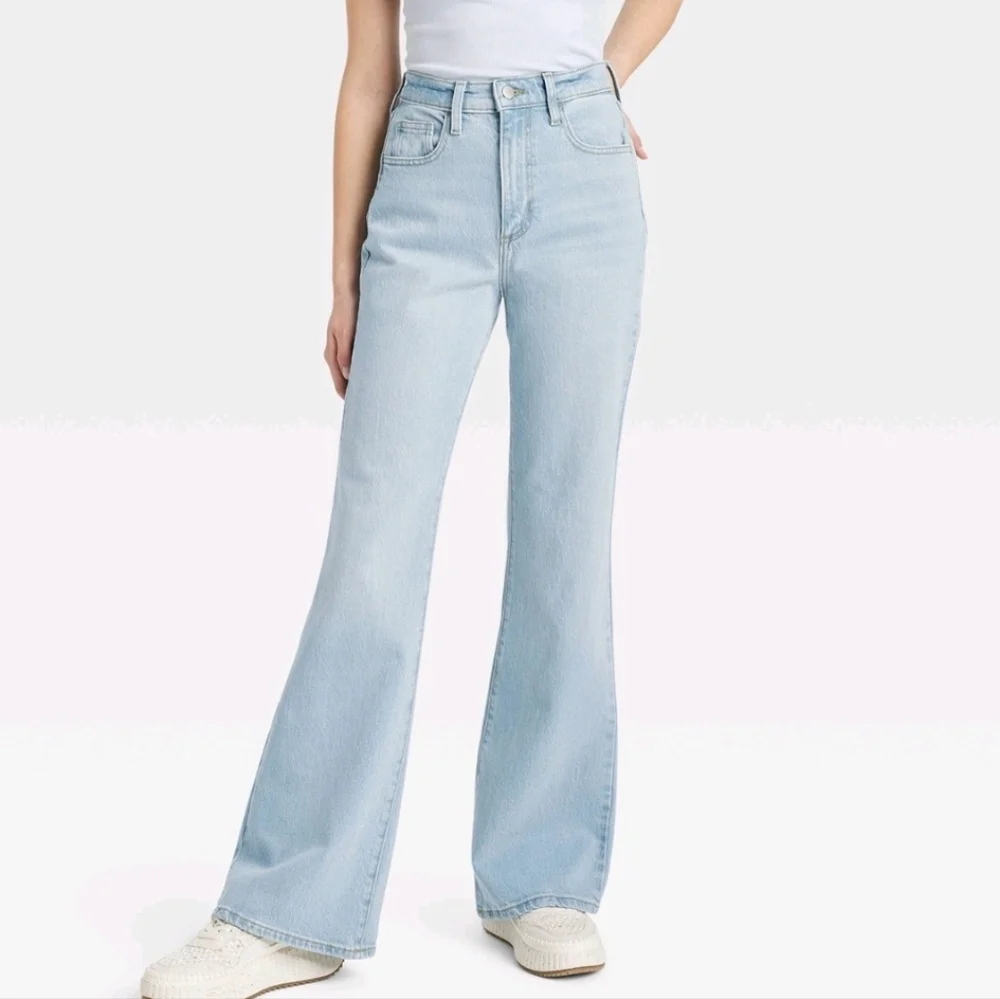 Women's High-Rise Flare Jeans - Universal Thread Light Wash 8 Long - Picture 1 of 16